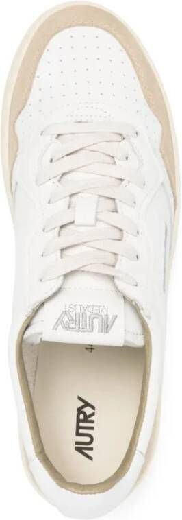 Autry Witte Veterschoenen met Lage Top
