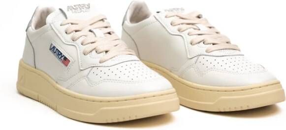 Autry "Witte Medalist Leren Sneakers" Sneakers Witte Zilveren Schoenen Witte Zilveren Dames Leren Sneakers White Multicolor Dames