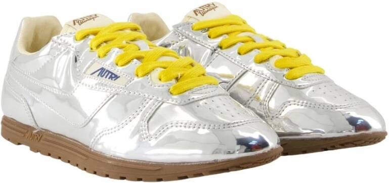 Autry Low-Top Sneakers Front Lace Sneakers In Bright Yellow And Shiny Sil in grijs - Foto 5