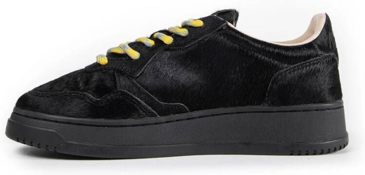 Autry Zwarte Kalfshaar Vetersluiting Sneakers