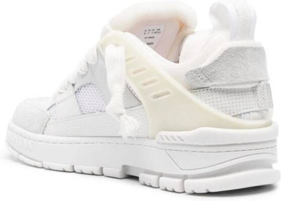 Axel Arigato Off-White Sneaker met Geborduurd Logo