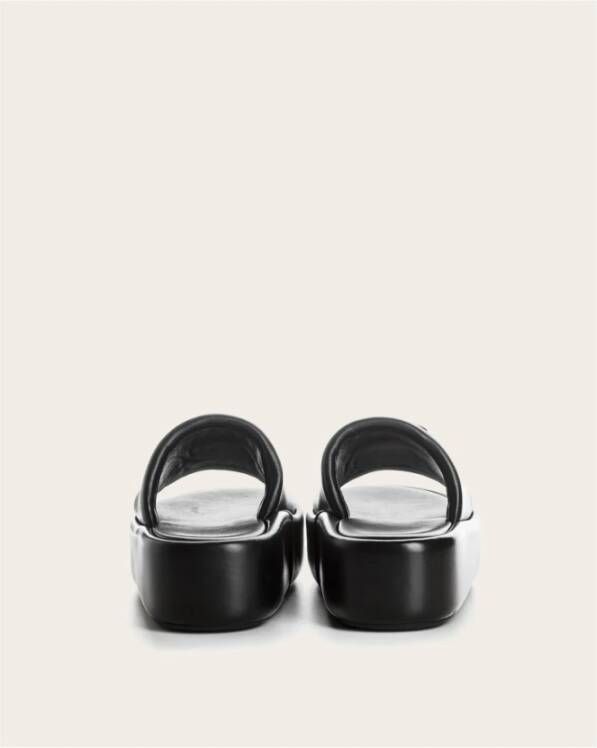 Balenciaga Glanzende Leren Muiltjes met Gouden BB Black Dames
