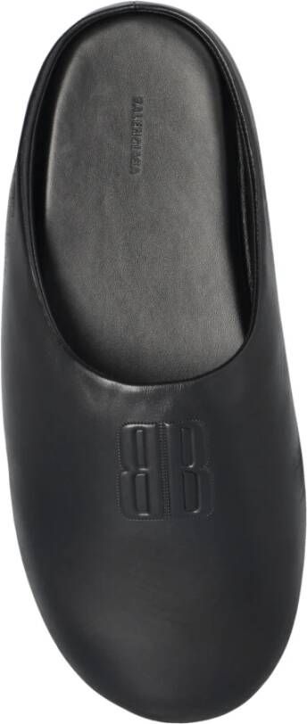 Balenciaga Leren slippers met een vintage effect