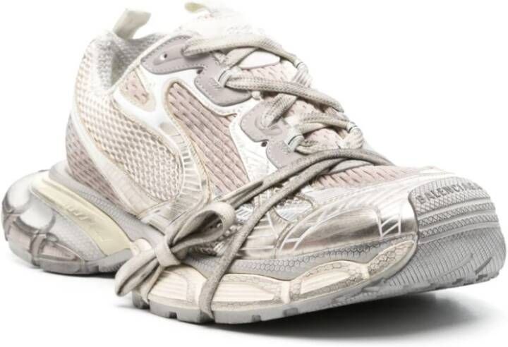 Balenciaga Versleten Mesh Sneakers met Logo Details