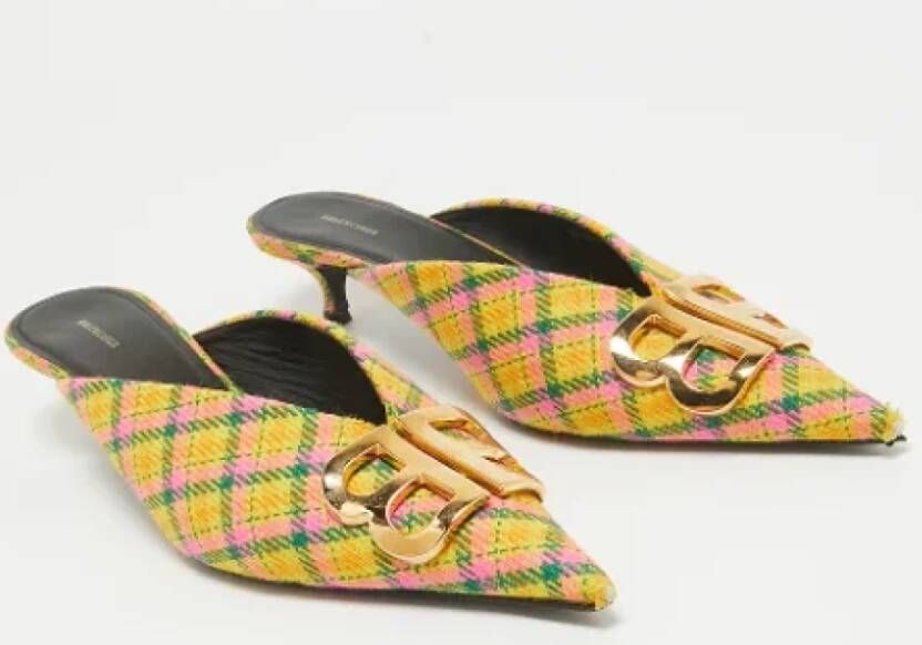 Balenciaga Vintage Pre-owned Canvas sandals Yellow Dames