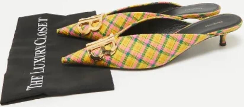 Balenciaga Vintage Pre-owned Canvas sandals Yellow Dames