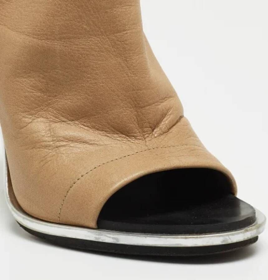 Balenciaga Vintage Pre-owned Leather heels Beige Dames