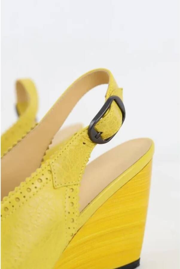 Balenciaga Vintage Pre-owned Leather sandals Yellow Dames