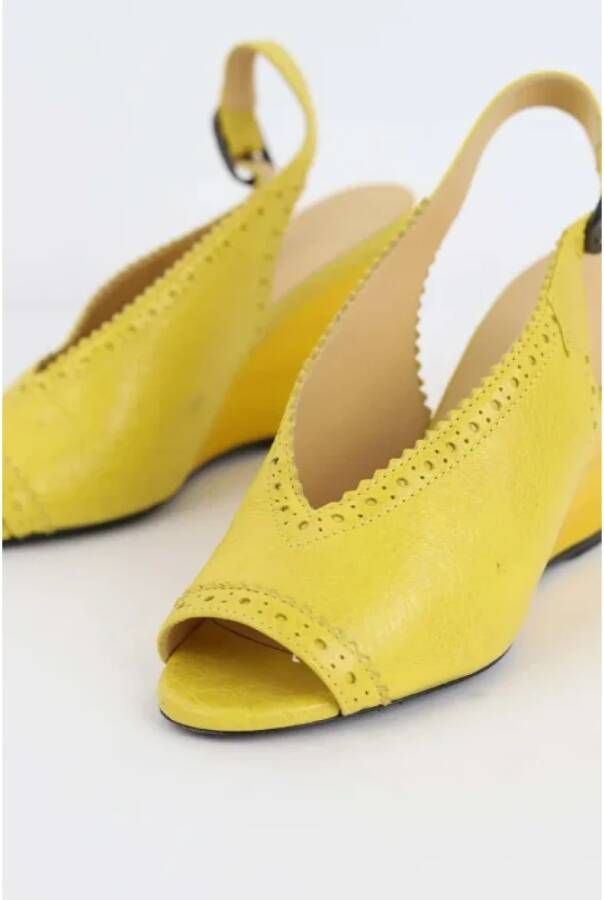 Balenciaga Vintage Pre-owned Leather sandals Yellow Dames