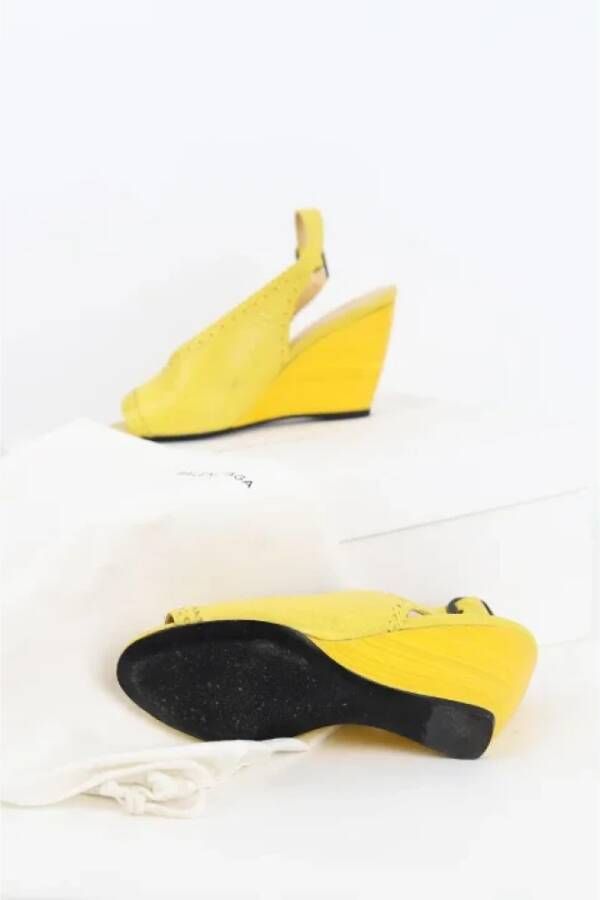 Balenciaga Vintage Pre-owned Leather sandals Yellow Dames