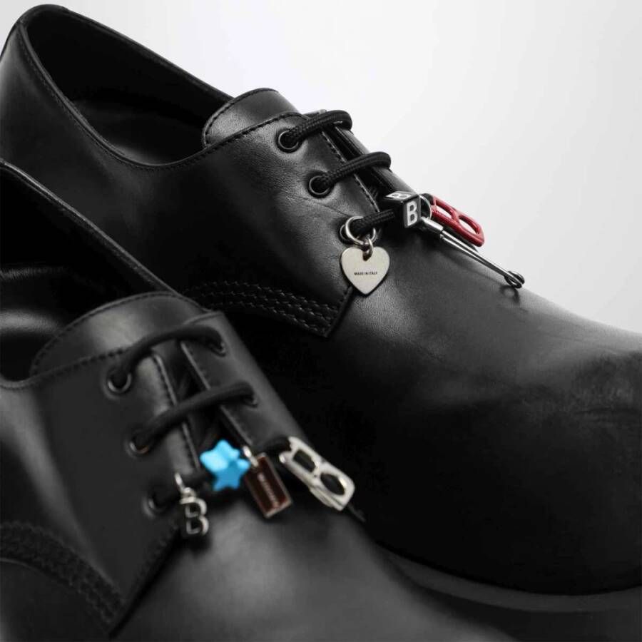 Balenciaga Zwarte platte schoenen Derby stijl