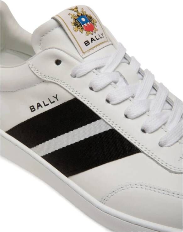 Bally Witte Leren Sneakers met Zwarte Strepen