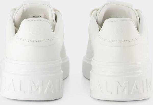 Balmain Witte Leren Sneakers met Puntige Neus Wit Dames