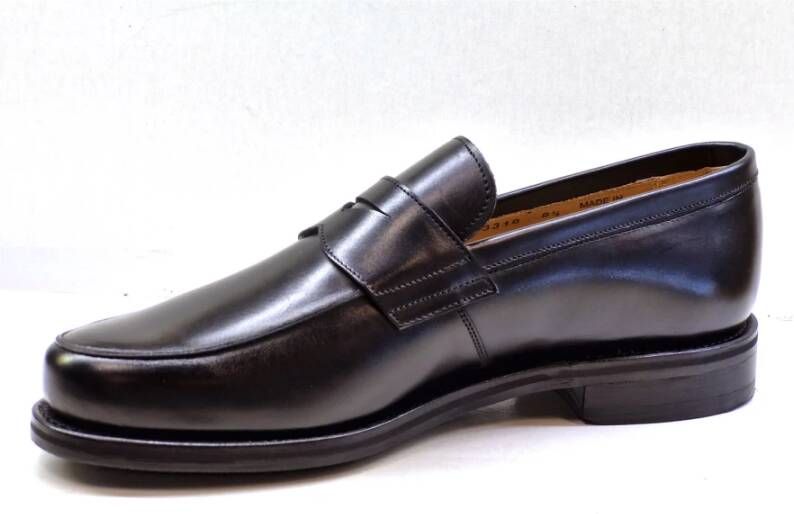 Berwick Klassieke Zwarte Mocassin met Lederen Details Black Heren