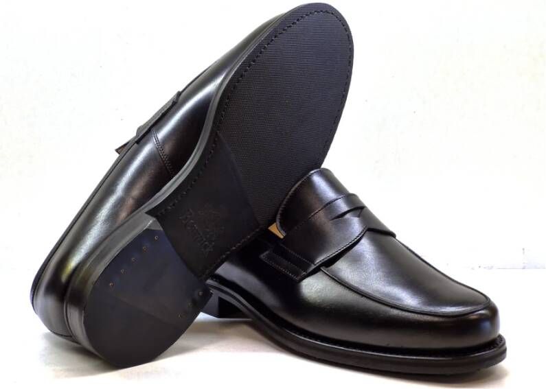 Berwick Klassieke Zwarte Mocassin met Lederen Details Black Heren