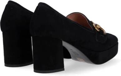 Bibi Lou Suède Damesloafer met Decoratieve Metalen Klem