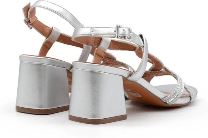 Bibi Lou Zilveren Sandalen met Glanzende Stofweefsel