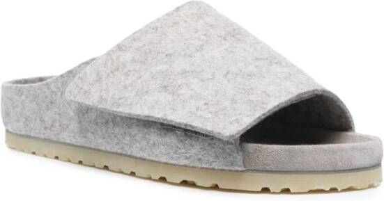 Birkenstock Beige Platte Open Teen Sandalen met Wol Slip Top Grijs Heren