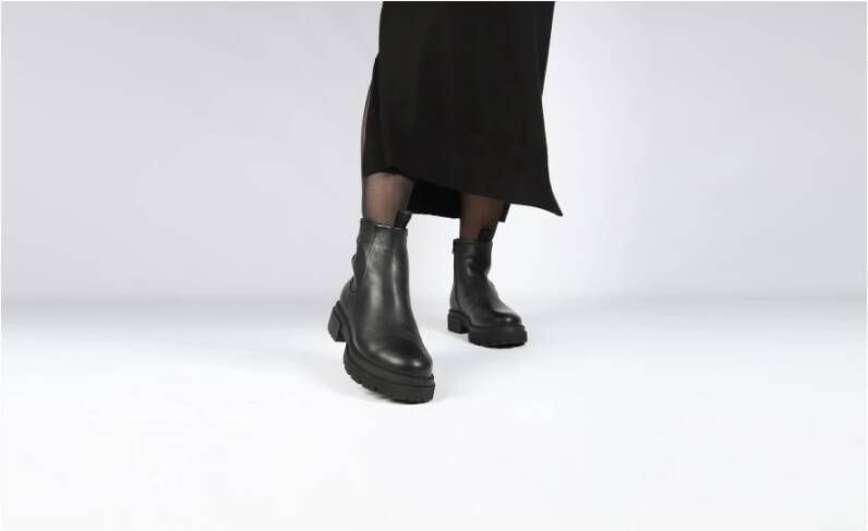 Blackstone Smilla Mid Chelsea Boots