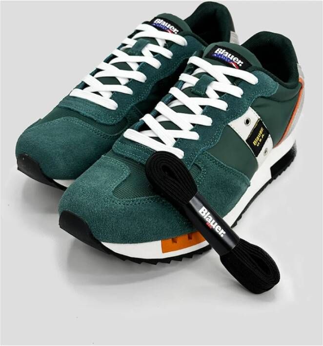 Blauer Sneakers