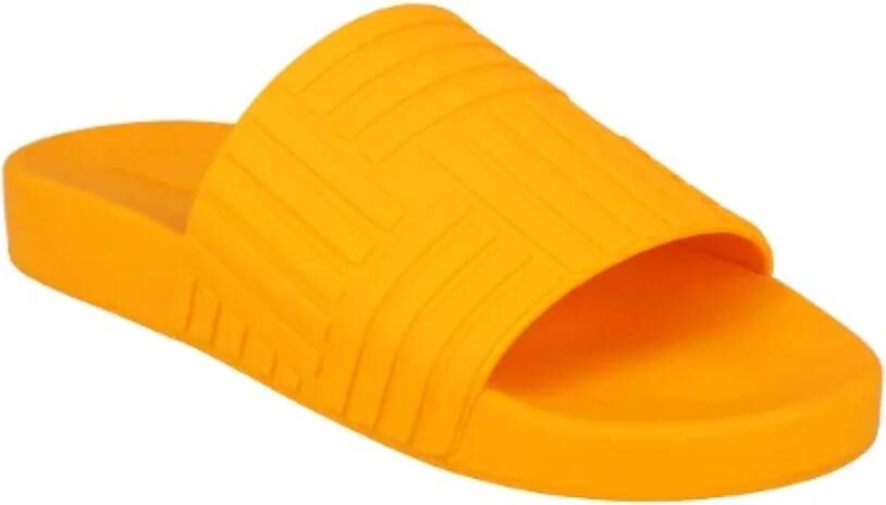 Bottega Veneta Oranje Rubberen Slippers met Ergonomische Binnenzool Oranje Dames