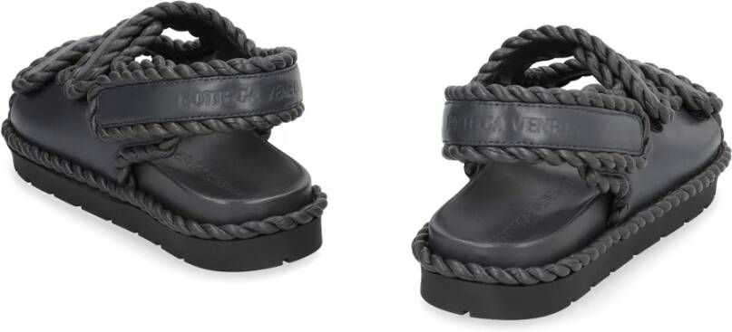 Bottega Veneta Platte sandalen met Torchon decoratie