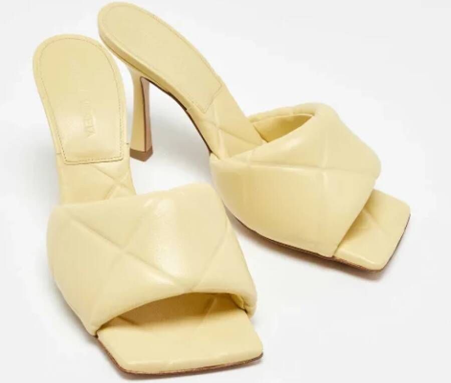 Bottega Veneta Vintage Pre-owned Leather sandals Yellow Dames