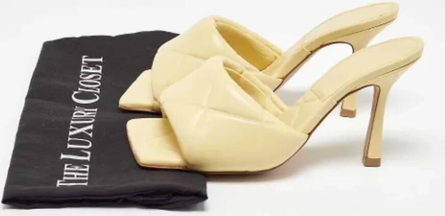 Bottega Veneta Vintage Pre-owned Leather sandals Yellow Dames