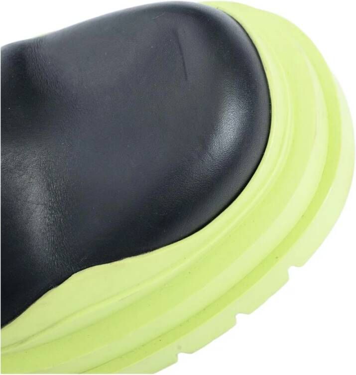 Bottega Veneta Vintage Tweedehands enkellaarsjes met instapmodel lug-zool elastische zijpanelen en treklipje achter