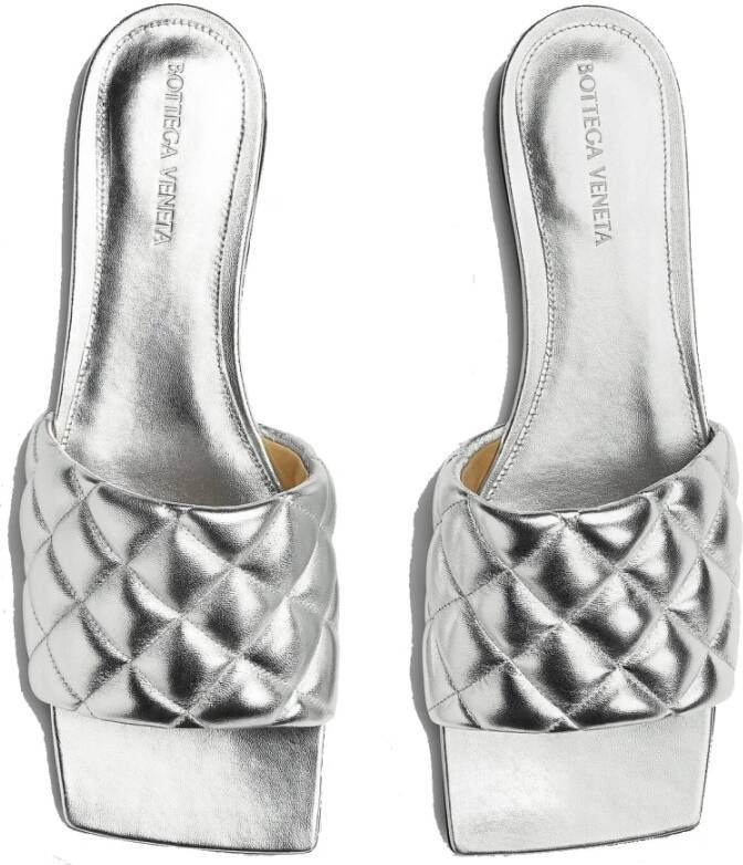Bottega Veneta Zilveren Gewatteerde Sandalen voor Vrouwen Gray Dames