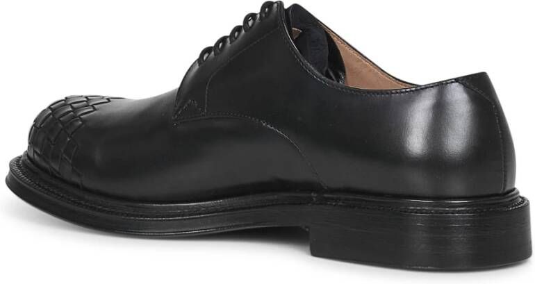 Bottega Veneta Zwarte platte schoenen met Intrecciato-ambacht