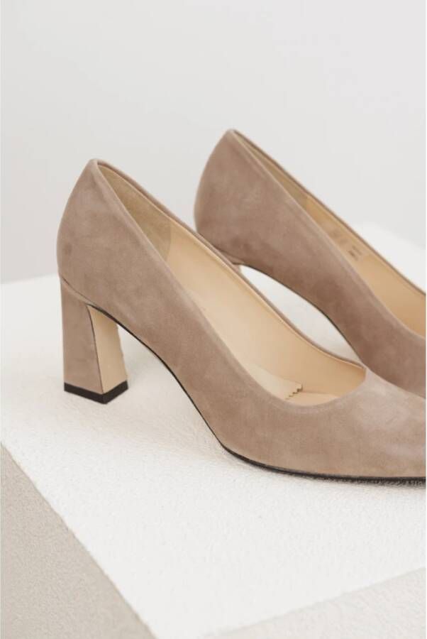 Brunate Suède Pump met Rubberen Zool Beige Dames