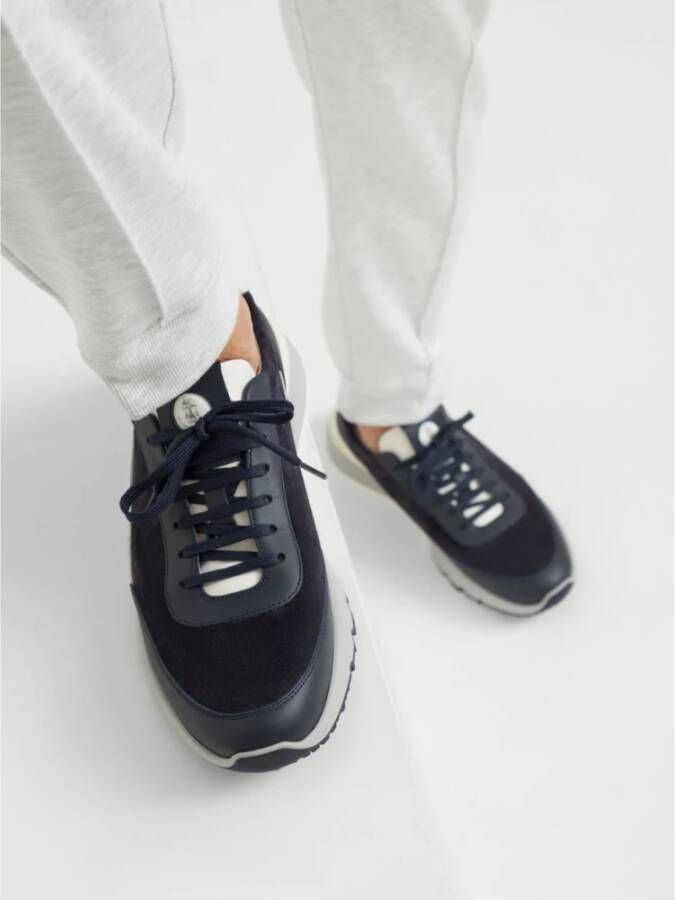 Brunello Cucinelli Platte sneakers met vetersluiting aan de voorkant