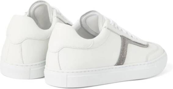 Brunello Cucinelli Witte platte schoenen met Monili-ketting
