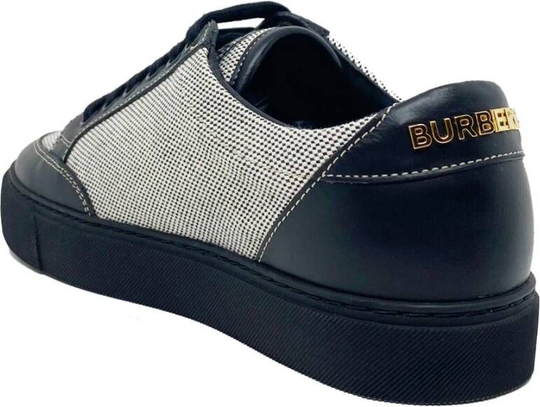 Burberry Canvas Sneakers met Goudkleurig Logo Black Dames
