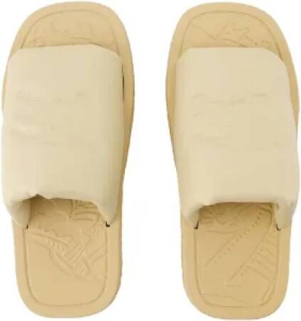Burberry Leather flats Beige Dames