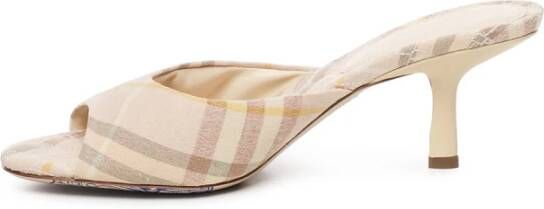 Burberry Roze Sandalen met Kitten Heel