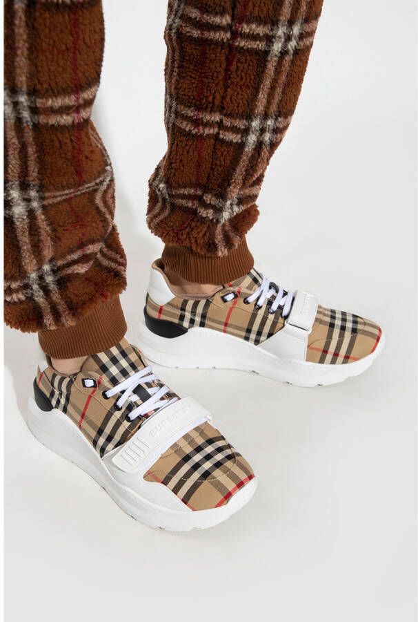 Burberry Sportschoenen met een geruit patroon Bruin Heren