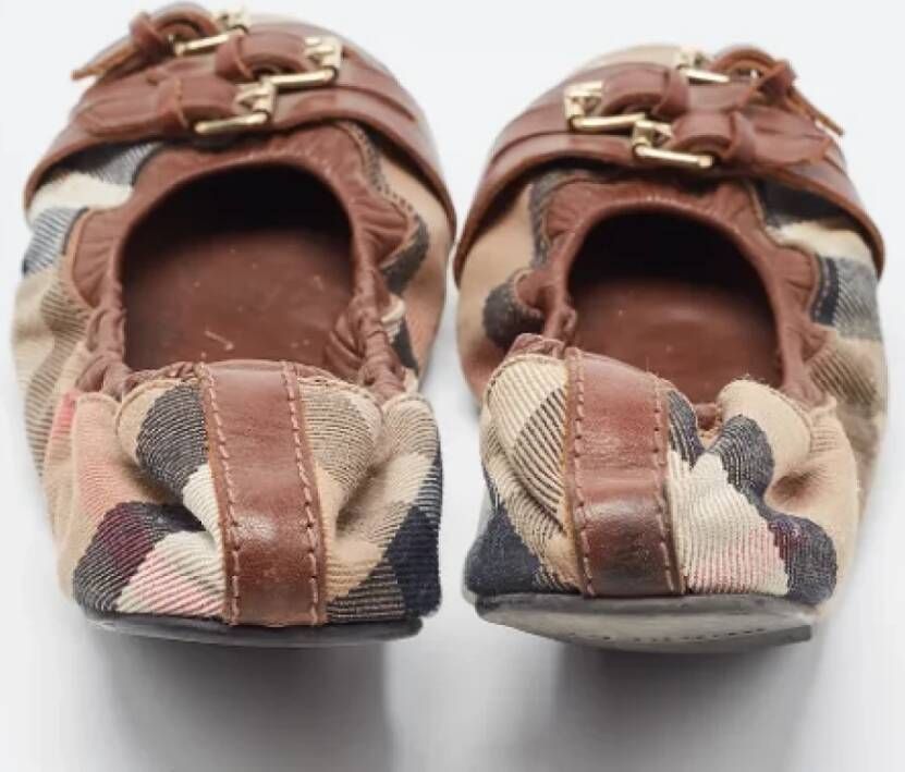 Burberry Vintage Pre-owned Canvas flats Brown Dames