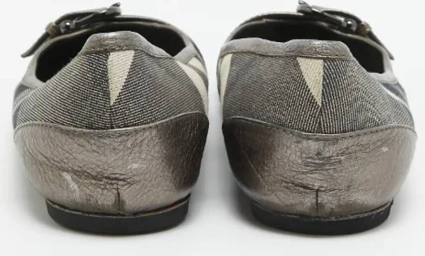 Burberry Vintage Pre-owned Canvas flats Gray Dames