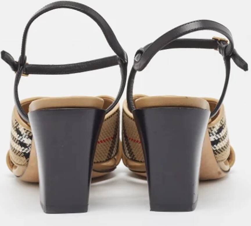 Burberry Vintage Pre-owned Canvas sandals Beige Dames
