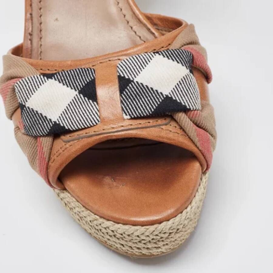 Burberry Vintage Pre-owned Canvas sandals Brown Dames