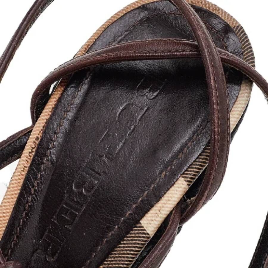 Burberry Vintage Pre-owned Canvas sandals Brown Dames