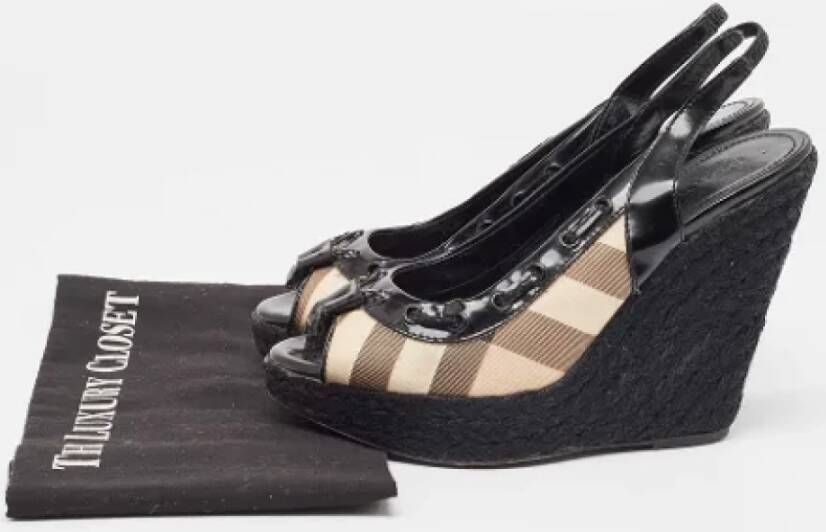 Burberry Vintage Pre-owned Canvas sandals Brown Dames