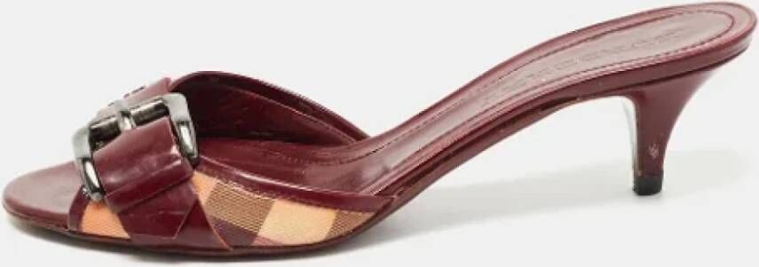 Burberry Vintage Pre-owned Canvas sandals Red Dames