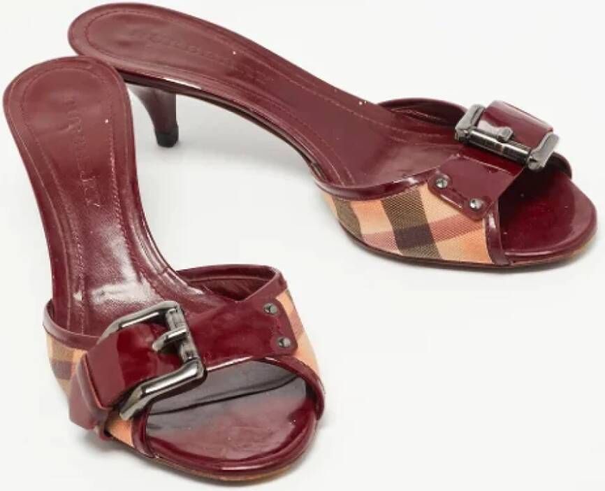 Burberry Vintage Pre-owned Canvas sandals Red Dames
