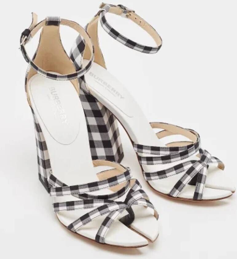 Burberry Vintage Pre-owned Canvas sandals White Dames