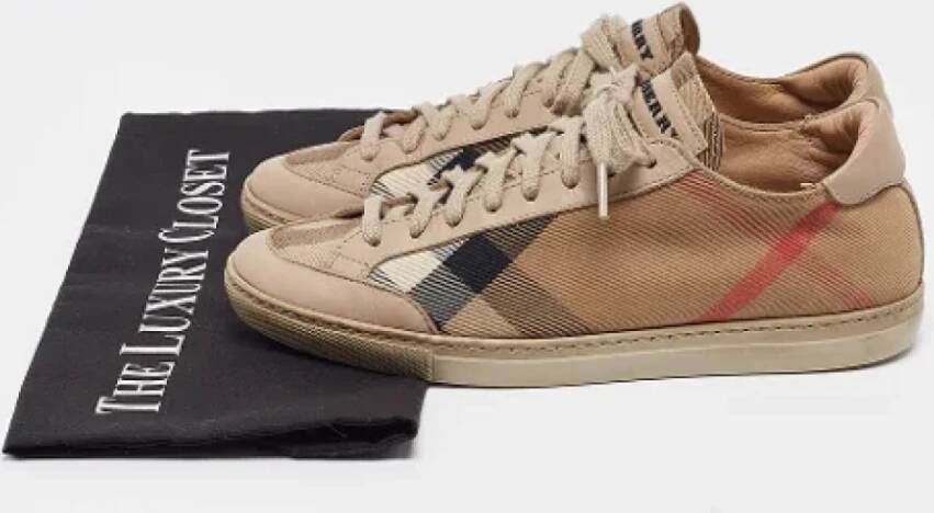 Burberry Vintage Pre-owned Canvas sneakers Beige Dames