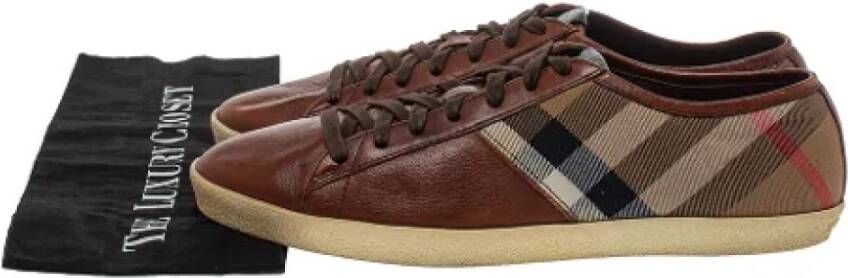 Burberry Vintage Pre-owned Canvas sneakers Brown Dames