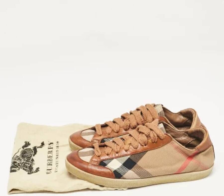 Burberry Vintage Pre-owned Canvas sneakers Brown Dames